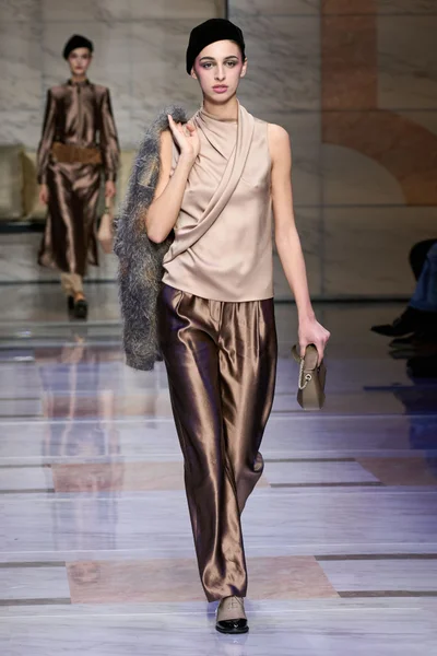 Look 10